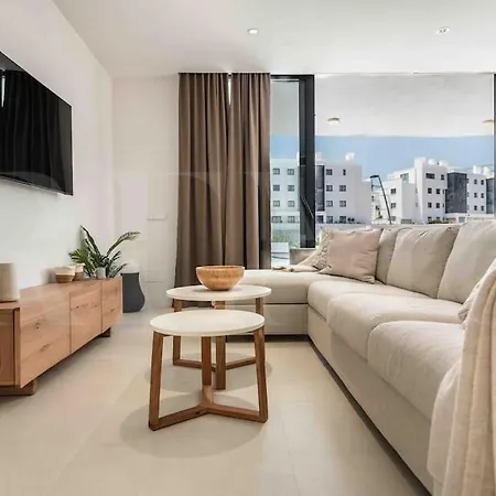 Apartment Lovely View With Private Jacuzzi & Terrace, Pool And Parking By Rems Fuengirola