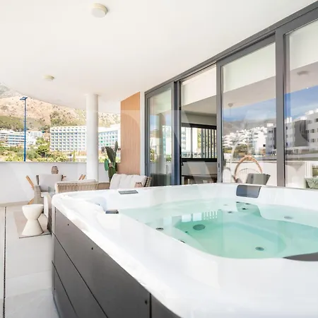 Lovely View With Private Jacuzzi & Terrace, Pool And Parking By Rems Apartment Fuengirola